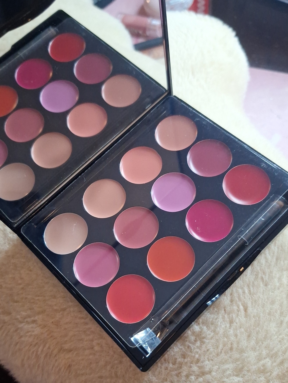 ISH Neutral & Pink Lip Color Palette 12 Shade Cream Lipstick Palette. New No Box